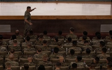 1st MARDIV Assistant Division Commander hosts leadership brief