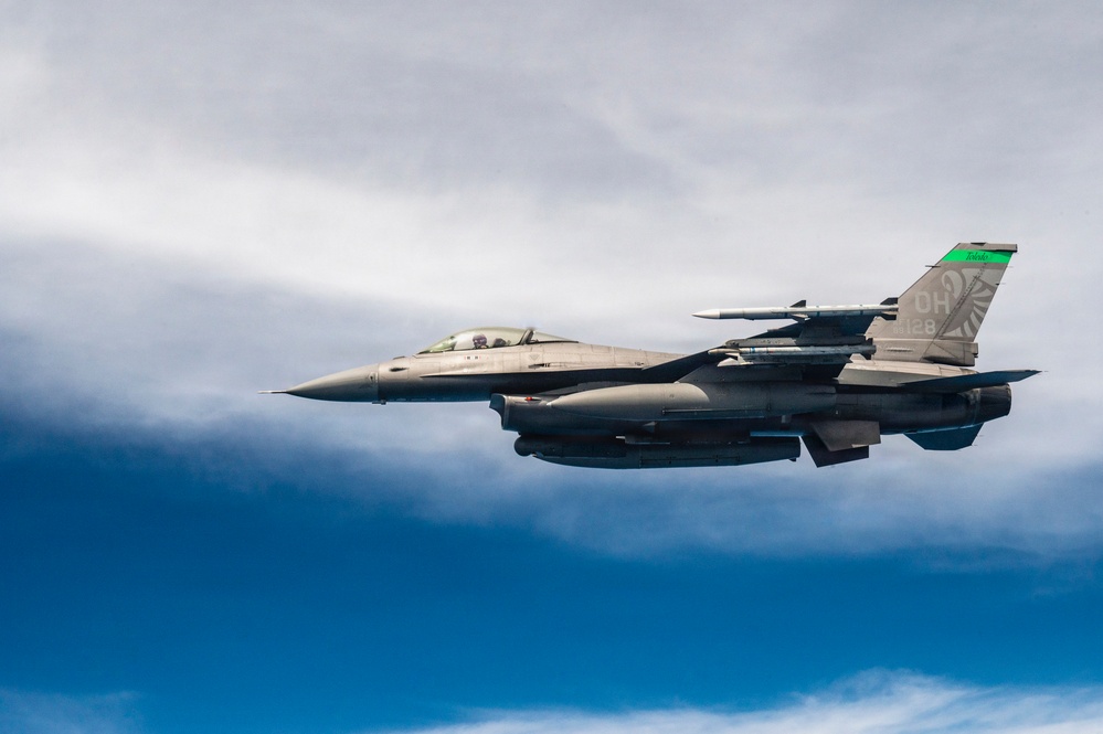 KC-135 refuels F-16