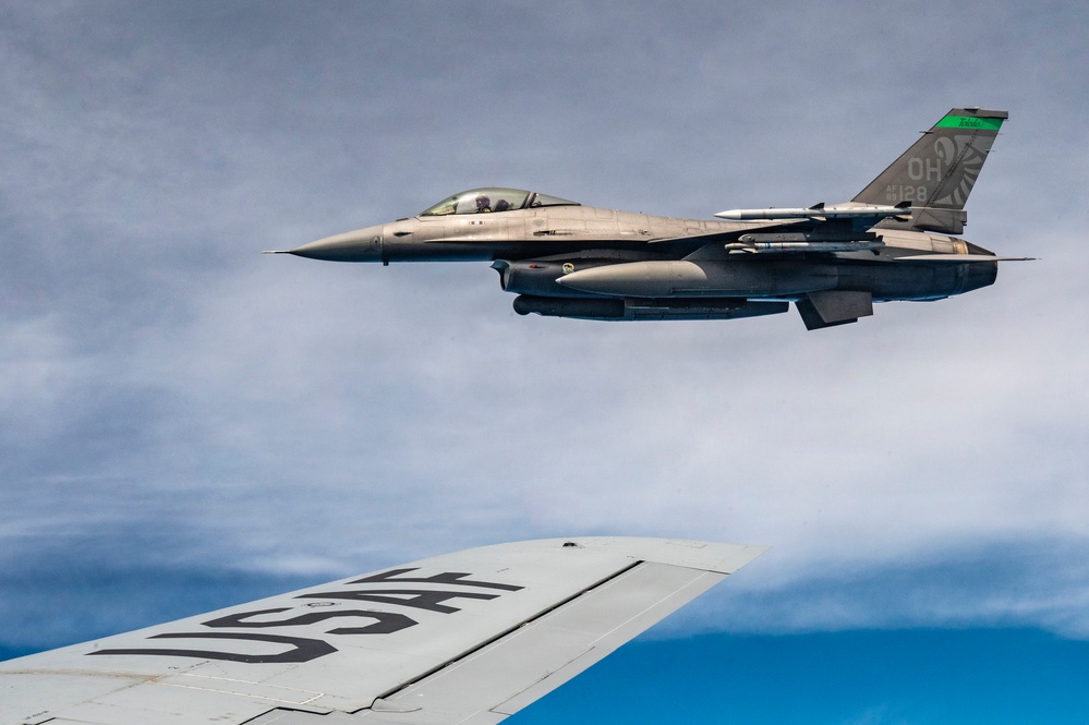 KC-135 refuels F-16