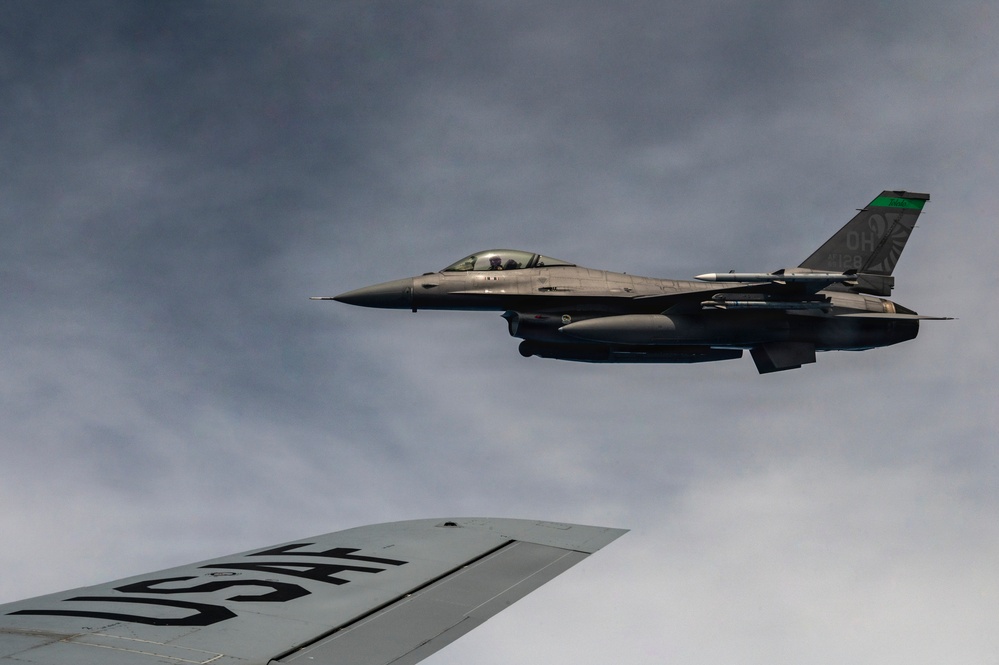 KC-135 refuels F-16