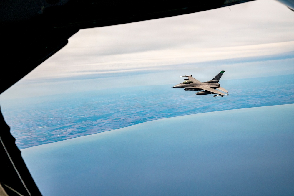 KC-135 refuels F-16