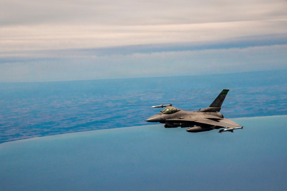 KC-135 refuels F-16
