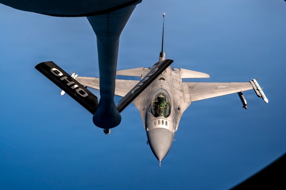 KC-135 refuels F-16