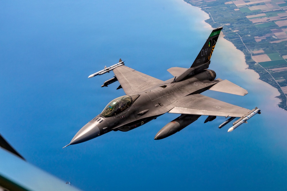 KC-135 refuels F-16