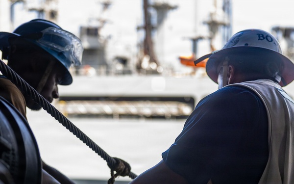 Abraham Lincoln Prepares for a Fueling-at-Sea with USNS John Lewis