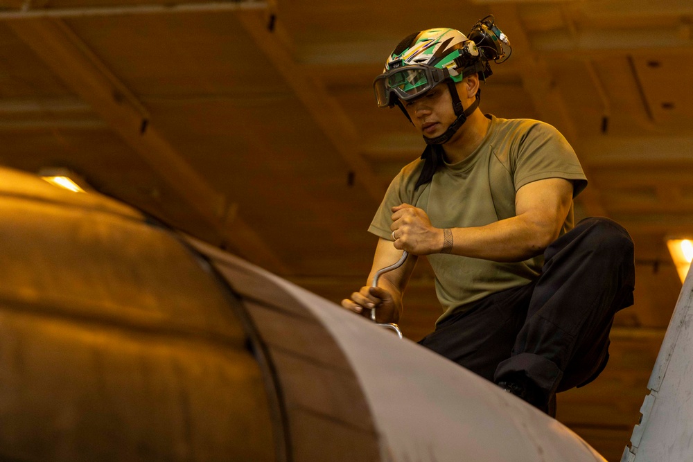 Abraham Lincoln Conducts Aircraft Maintenance