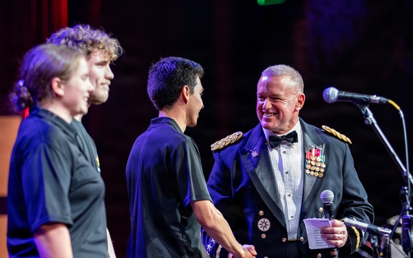 Army Reserve takes center stage at Grand Ole Opry’s “Salute The Troops”