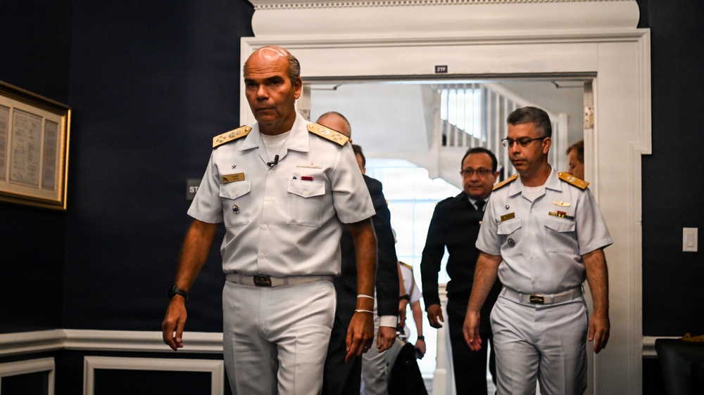 IADC Hosts Brazilian Navy Commander for Academic Presentation and Recognition Ceremony