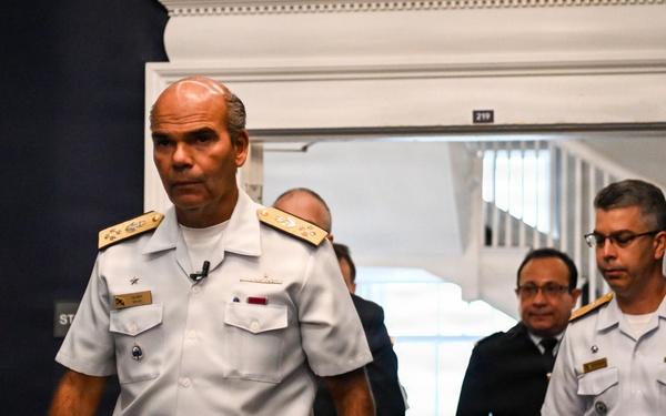 IADC Hosts Brazilian Navy Commander for Academic Presentation and Recognition Ceremony