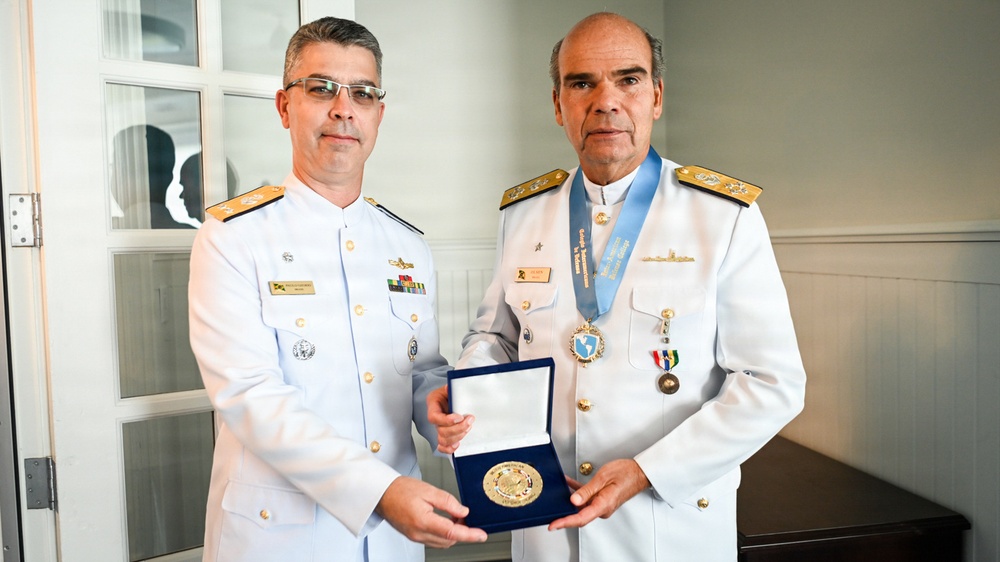 IADC Hosts Brazilian Navy Commander for Academic Presentation and Recognition Ceremony