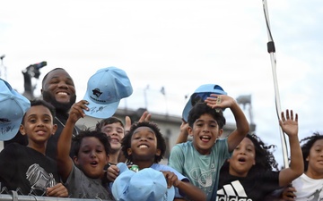 Fort Hood, UFL make football history
