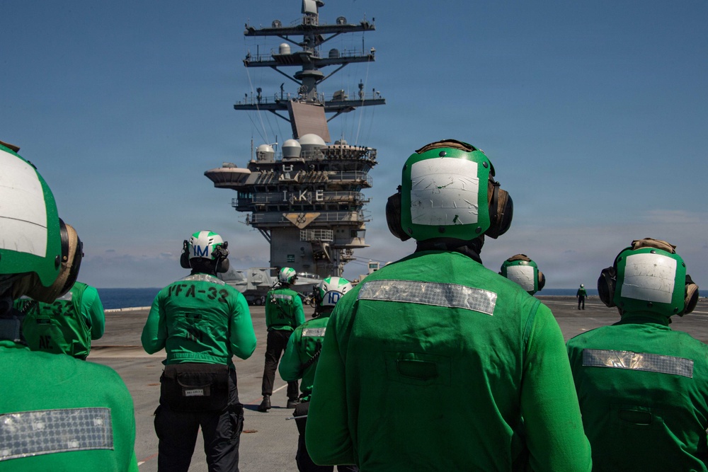 Ike conducts flight deck certification in Atlantic Ocean