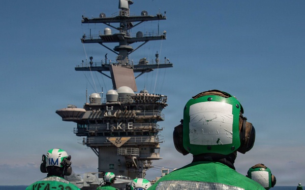 Ike conducts flight deck certification in Atlantic Ocean
