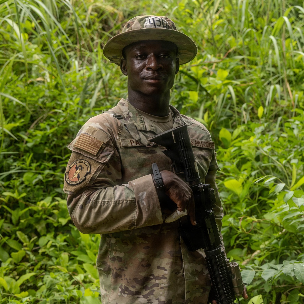 Jungle Operations Training Course - Panama 26-5: Jungle Spotlights