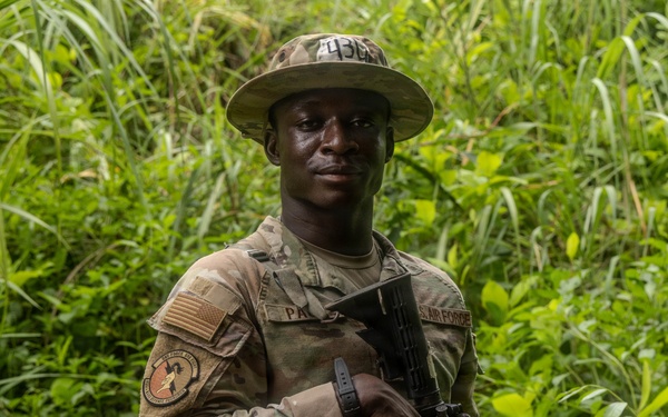 Jungle Operations Training Course - Panama 26-5: Jungle Spotlights