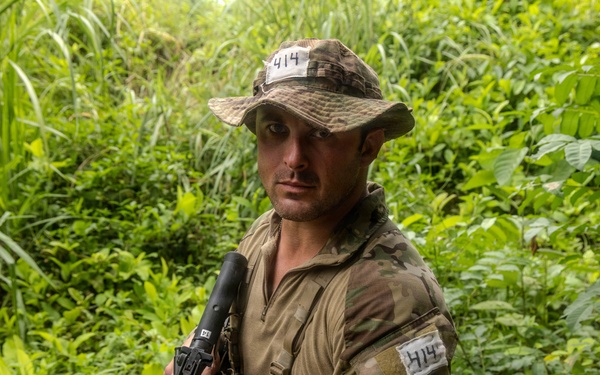 Jungle Operations Training Course - Panama 26-5: Jungle Spotlights