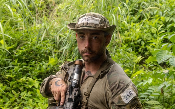 Jungle Operations Training Course - Panama 26-5: Jungle Spotlights