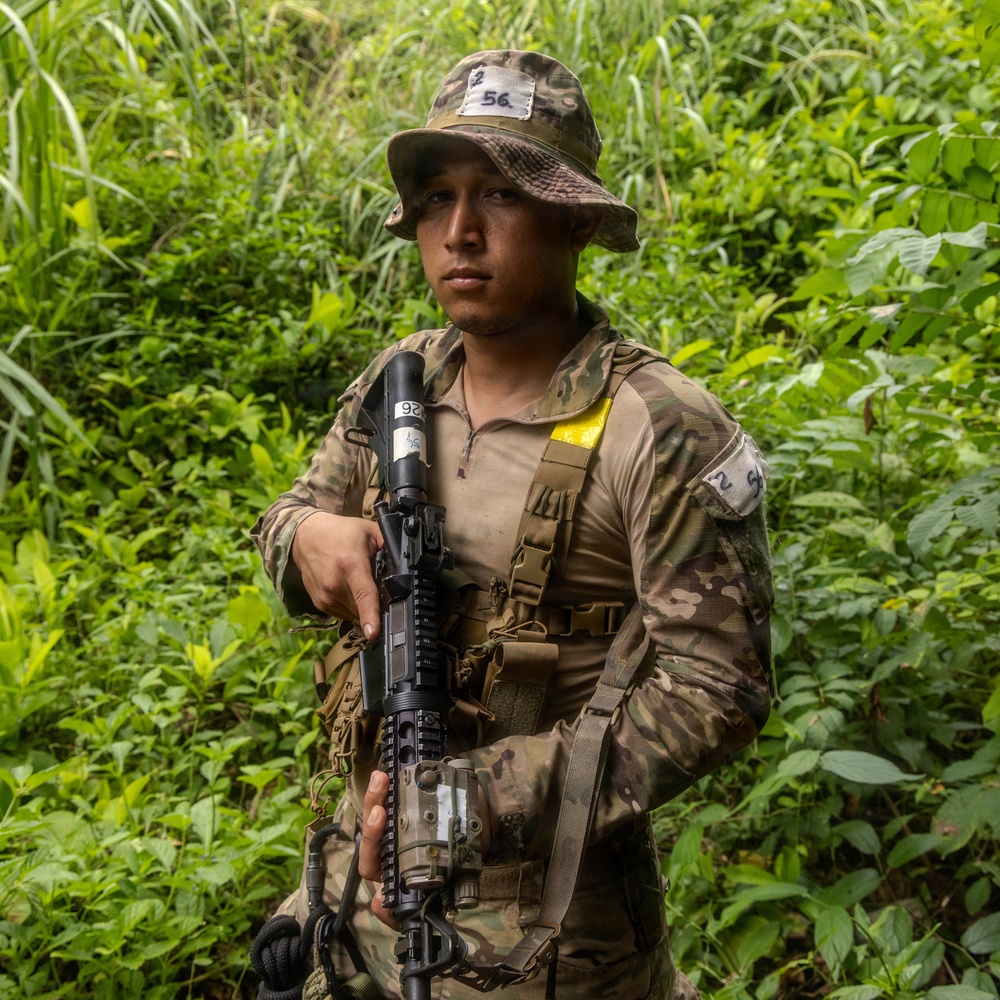 Jungle Operations Training Course - Panama 26-5: Jungle Spotlights