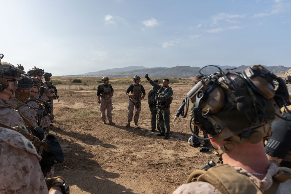 Marines with V2/5 and 3rd LAR conduct EOTG TRAP course