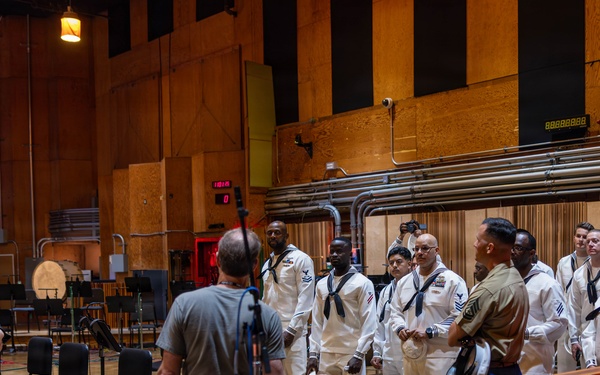Service Members tour Fox Sports Studio