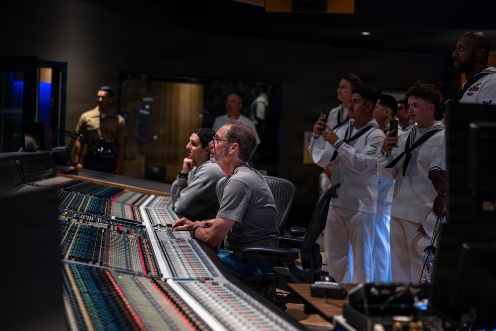 Service Members tour Fox Sports Studio