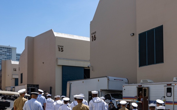 Service Members tour Fox Sports Studio