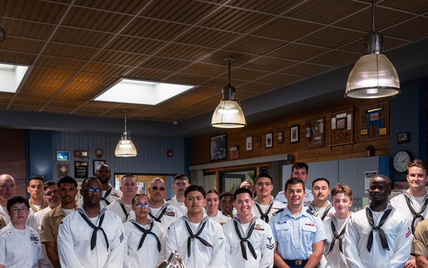 Service Members tour Fox Sports Studio