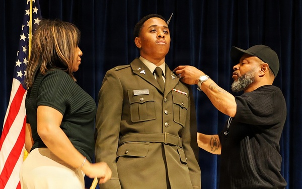 Illinois National Guard Leaders Welcome 10 New Second Lieutenants During Spring ROTC Commissioning Ceremonies