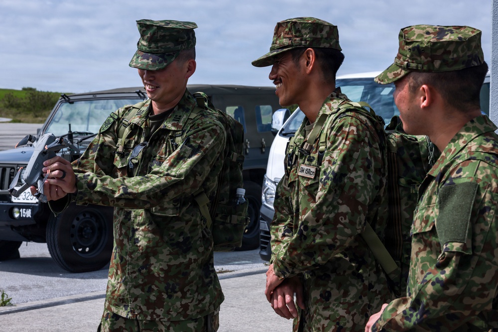 Kaiju Rain 26: 3d Intelligence Battalion Commanding Officer and Japan Ground Self-Defense Force soldiers visit Ie Shima