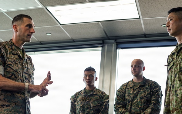 Kaiju Rain 26: 3d Intelligence Battalion Commanding Officer and Japan Ground Self-Defense Force soldiers visit Ie Shima