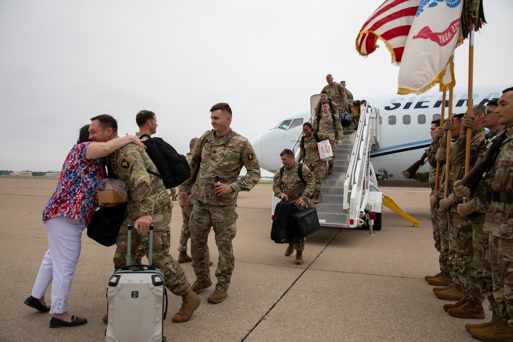 101st HHBN Soldiers return from Border Mission