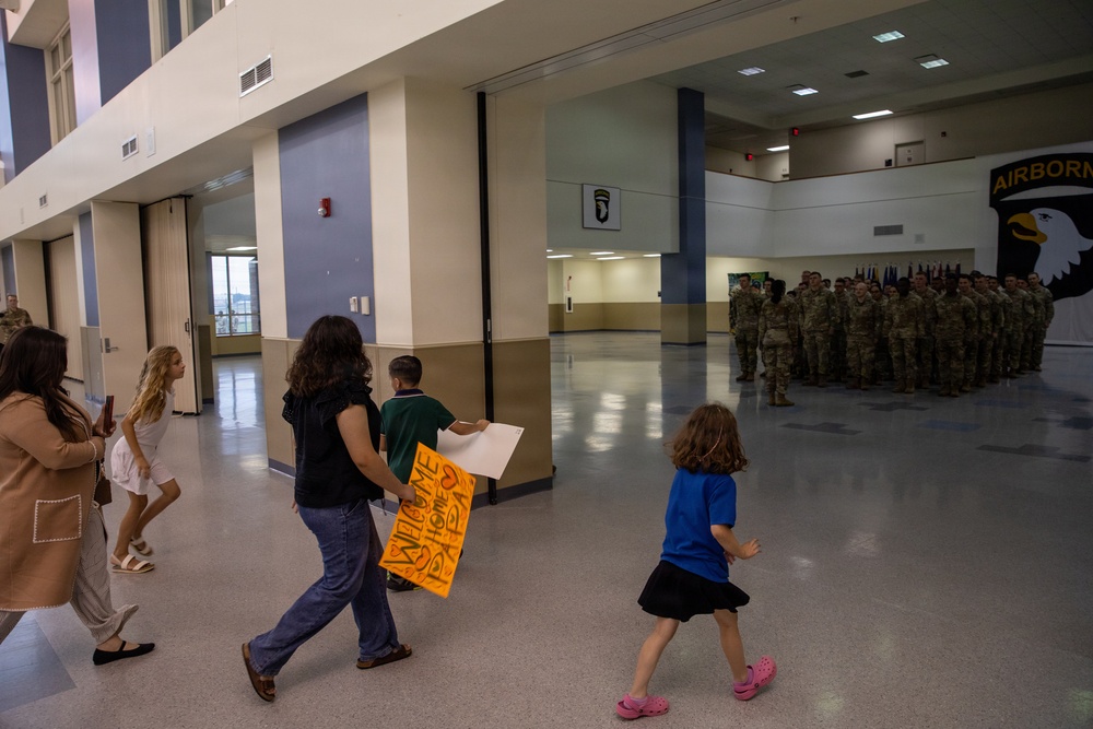 101st HHBN Soldiers return from Border Mission
