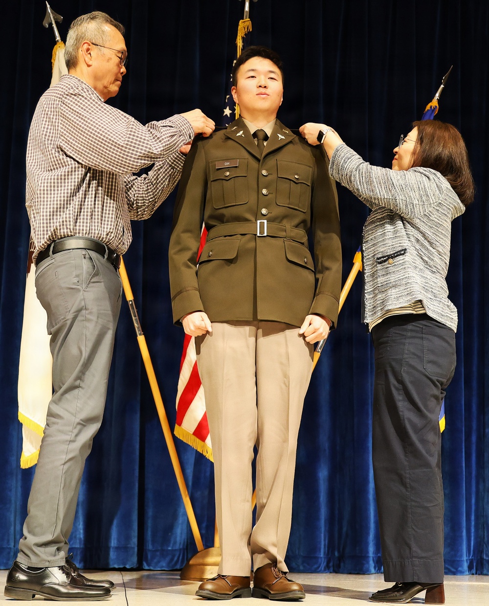 Illinois National Guard Leaders Welcome 10 New Second Lieutenants During Spring ROTC Commissioning Ceremonies