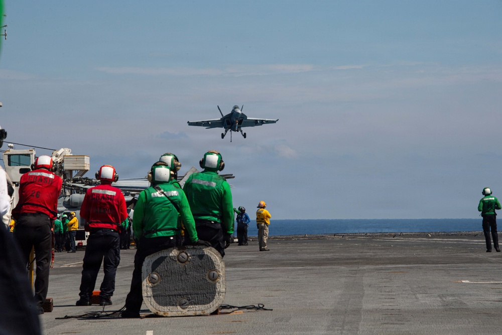 Ike conducts flight deck certification in Atlantic Ocean