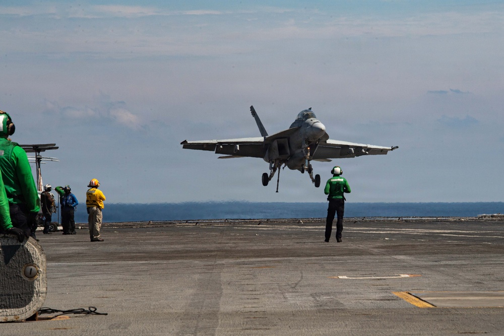 Ike conducts flight deck certification in Atlantic Ocean