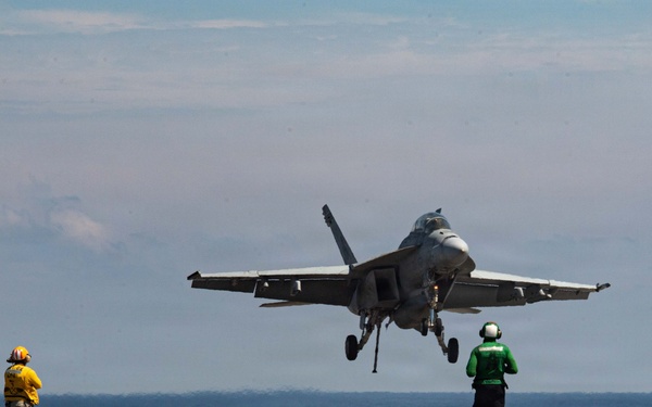 Ike conducts flight deck certification in Atlantic Ocean