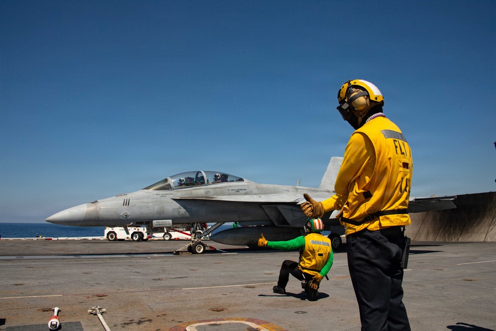 Ike conducts flight deck certification in Atlantic Ocean