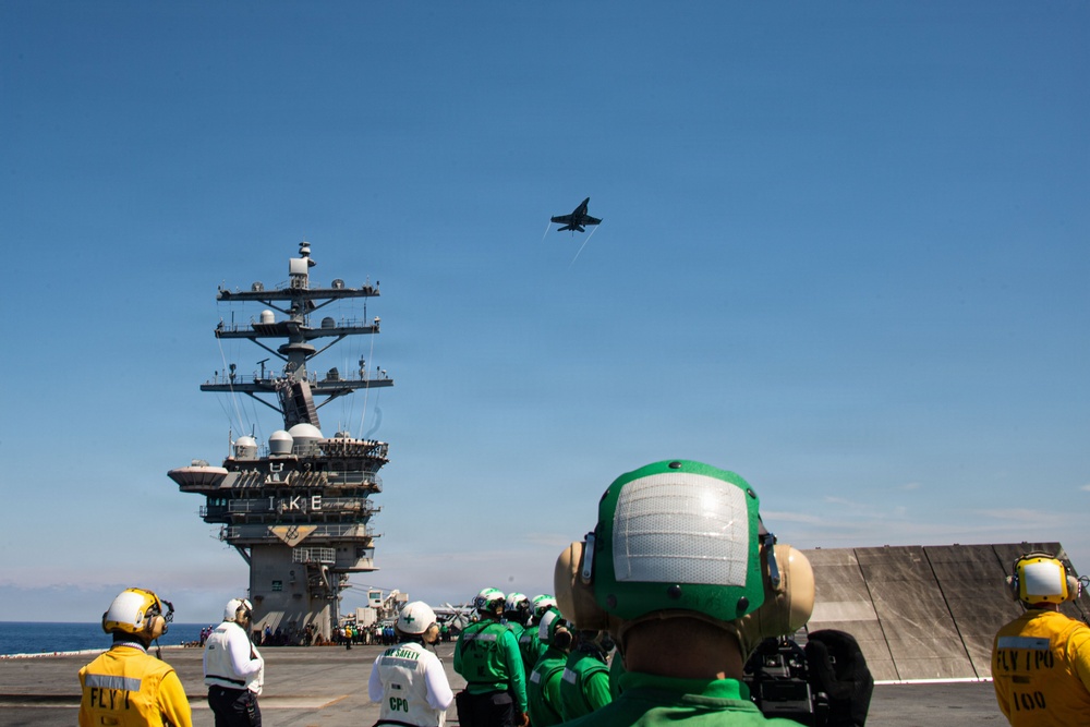 Ike conducts flight deck certification in Atlantic Ocean