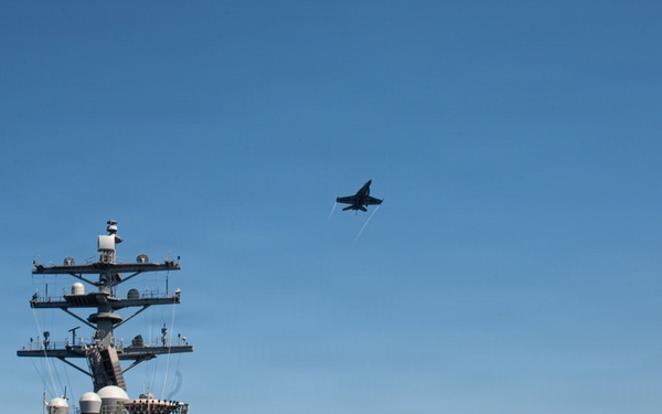 Ike conducts flight deck certification in Atlantic Ocean