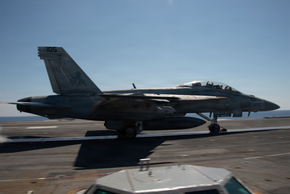 Ike conducts flight deck certification in Atlantic Ocean