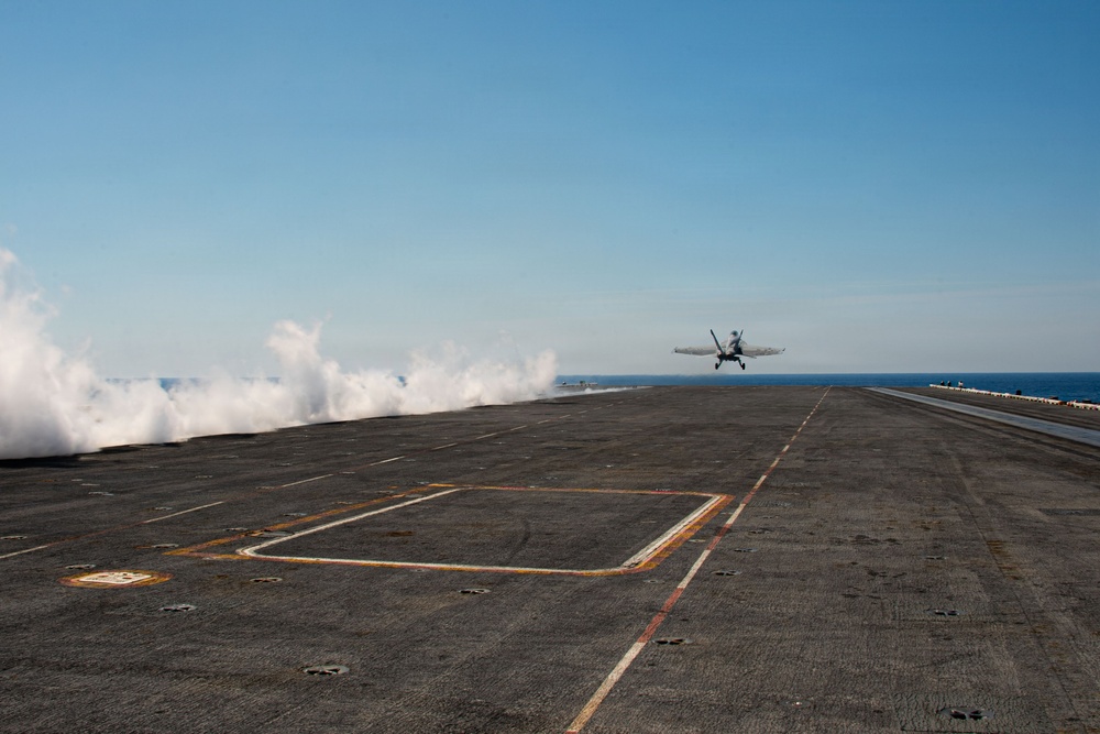 Ike conducts flight deck certification in Atlantic Ocean