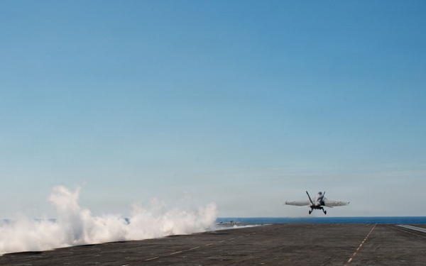 Ike conducts flight deck certification in Atlantic Ocean