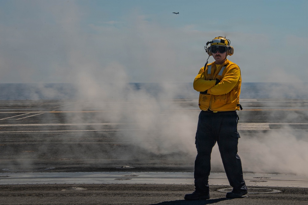 Ike conducts flight deck certification in Atlantic Ocean