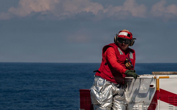 Ike conducts flight deck certification in the Atlantic Ocean