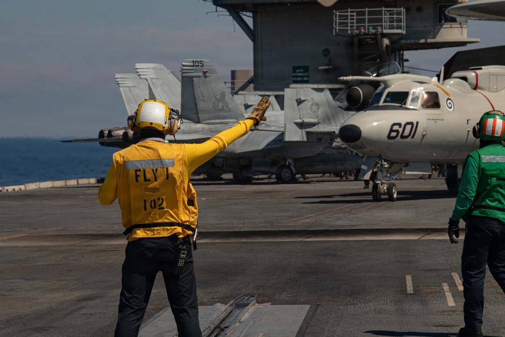 Ike conducts flight deck certification in Atlantic Ocean