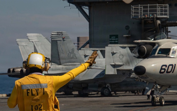 Ike conducts flight deck certification in Atlantic Ocean