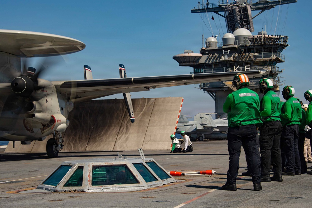 Ike conducts flight deck certification in Atlantic Ocean