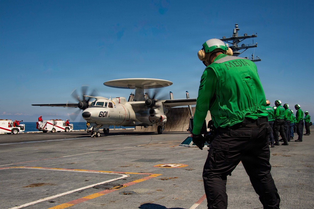 Ike conducts flight deck certification in Atlantic Ocean