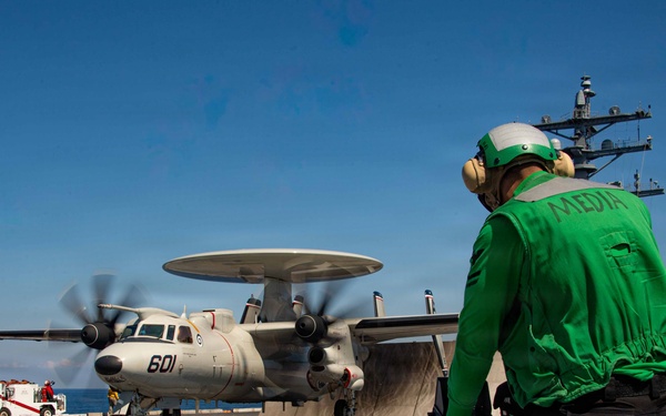 Ike conducts flight deck certification in Atlantic Ocean