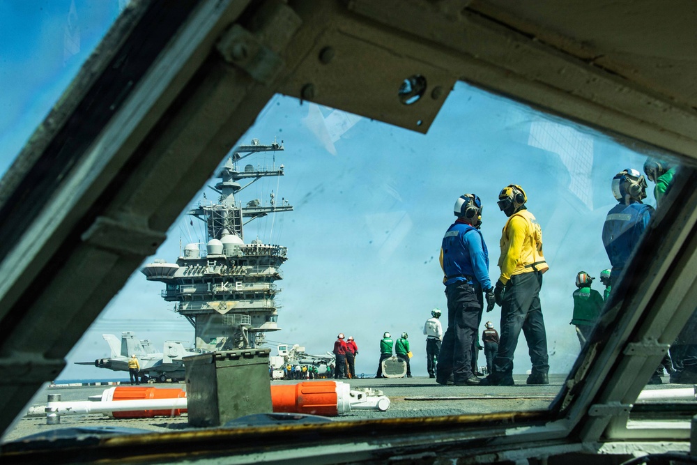 Ike conducts flight deck certification in Atlantic Ocean